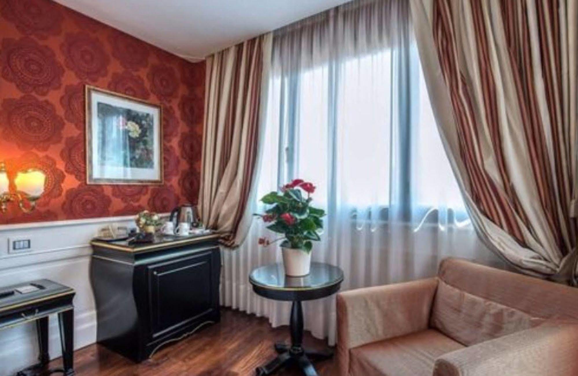 רומא Albergo Del Senato מראה חיצוני תמונה